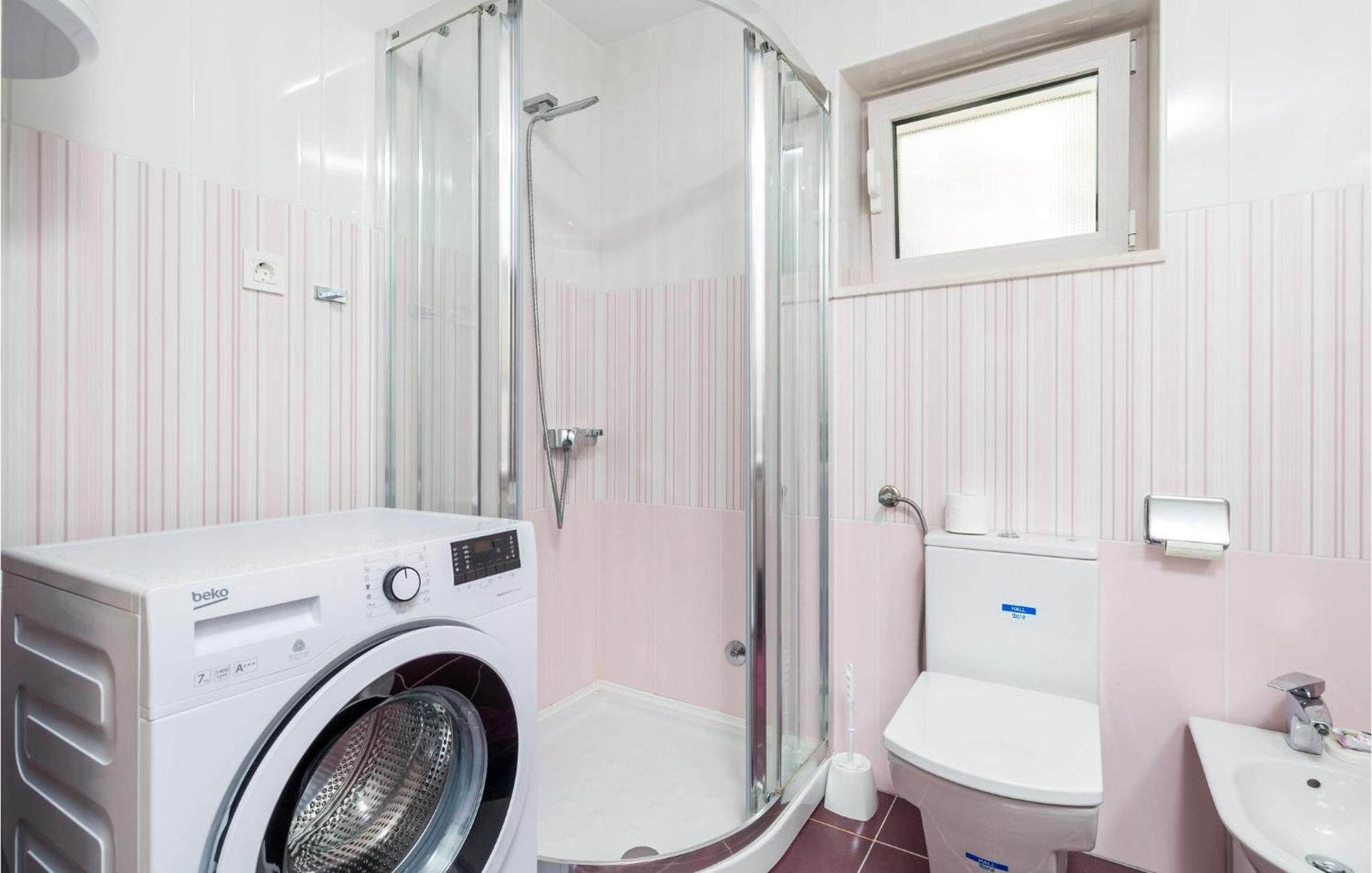 2 Bedroom Awesome Apartment In 베리로신즈 외부 사진
